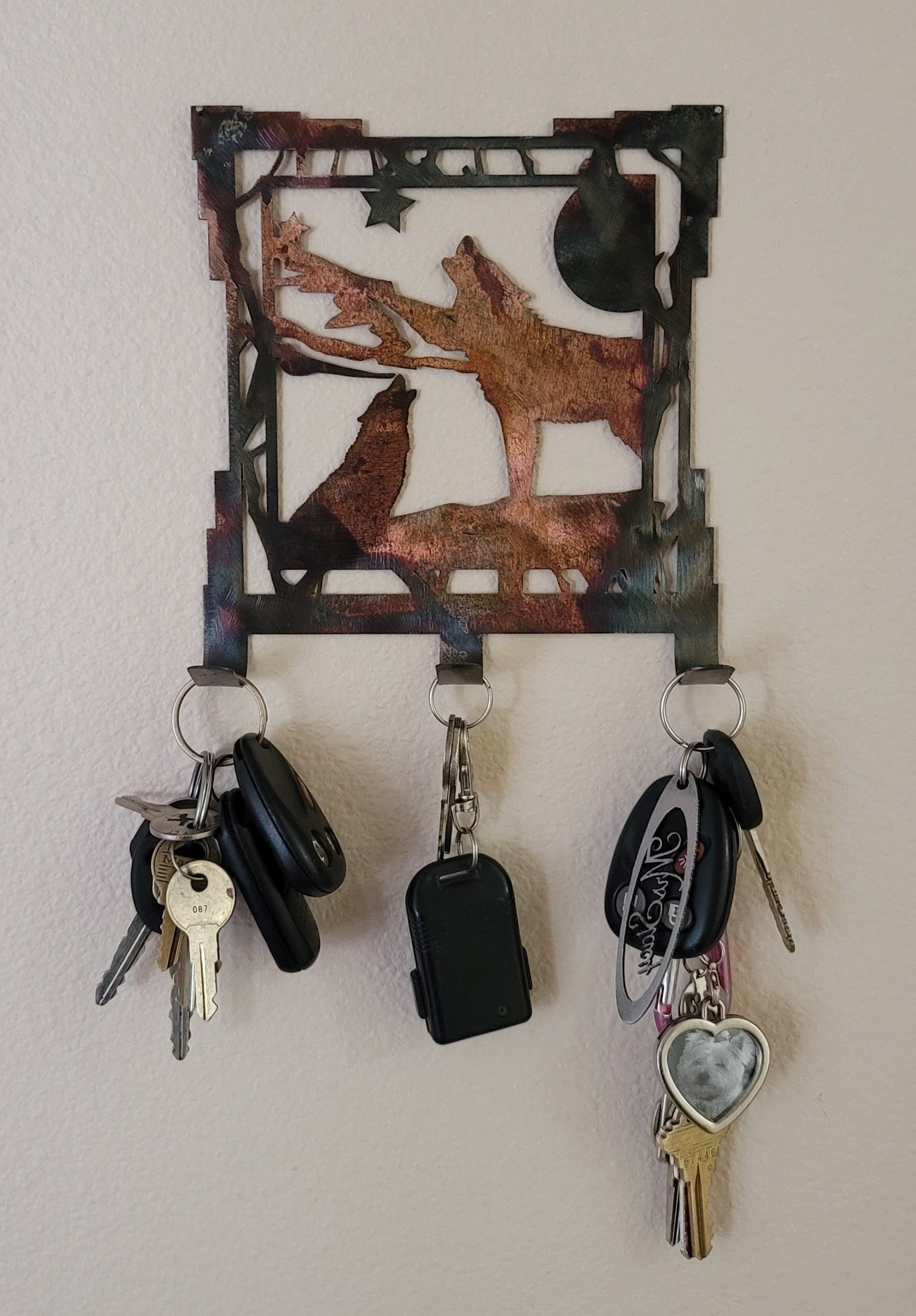 Rustic Metal Wolf Family Key Rack