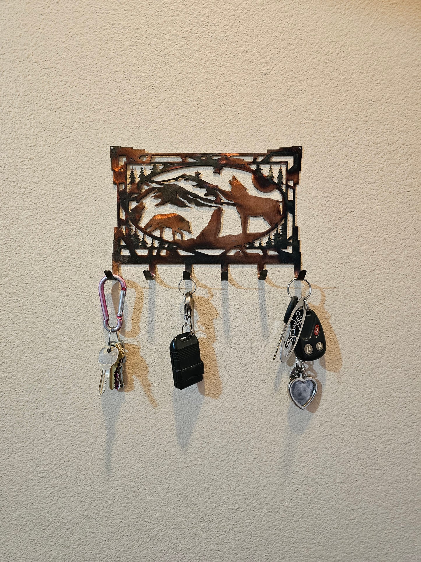 Southwest Oval Wolf Key Rack